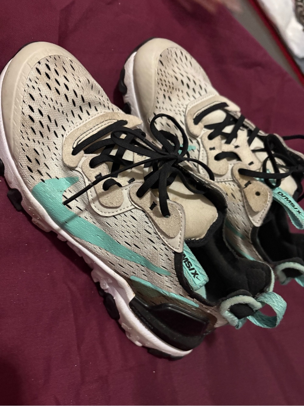 Nike Women's Beige and Teal Running Sneakers